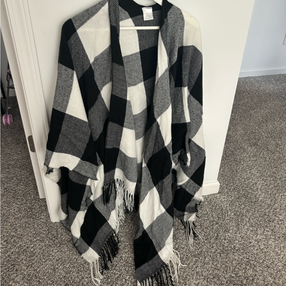 Black & white Shawl